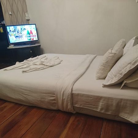 At Casa Guesthouse Amphava Kültér fotó