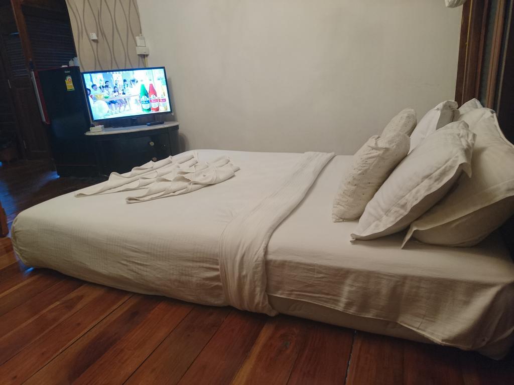 At Casa Guesthouse Amphava Kültér fotó